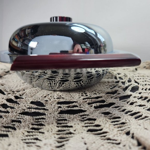 Gourmates by Glo-Hill Covered Dish with Bakelite Handles and Knob Servin… - Picture 5 of 10